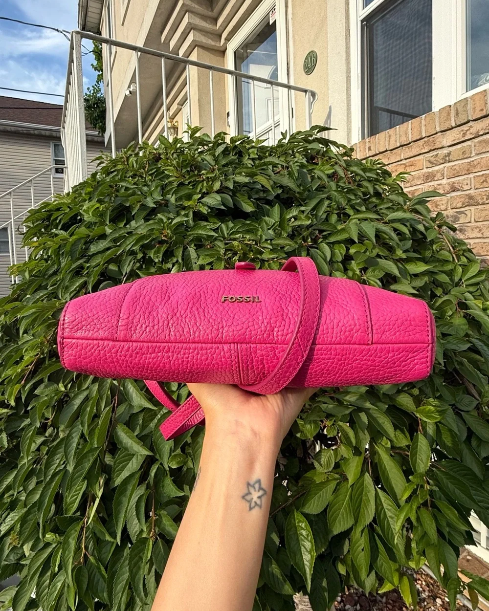 Y2K Fossil Hot Pink Pebbled Leather Crossbody Bag Fuchsia Mini Messenger Purse